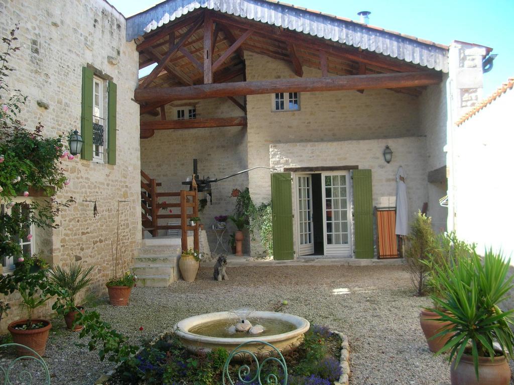 Les Jardins Saint Leonard Hotel Thairé Esterno foto