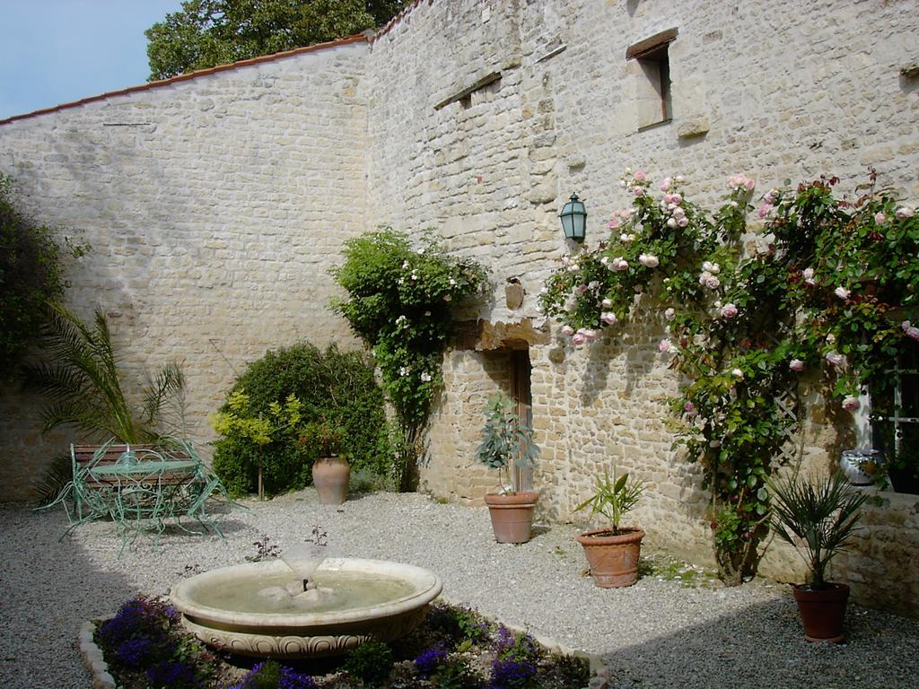 Les Jardins Saint Leonard Hotel Thairé Esterno foto